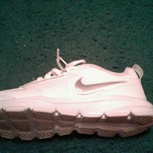 NWOT Nike T-LITE XI